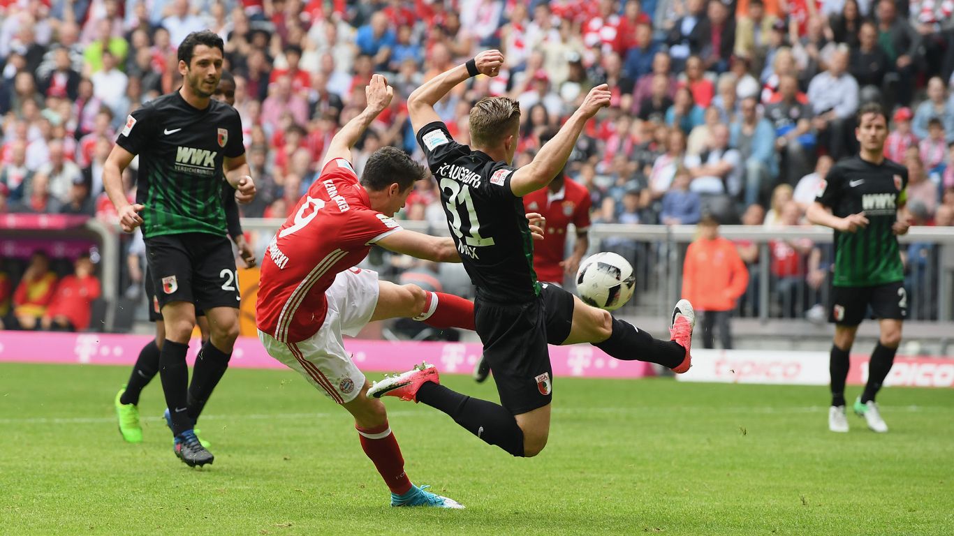 Con triplete de Lewandowski, Bayern gana el Clásico Bávaro al FC Augsburg