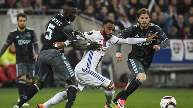 Sufriendo frente al Lyon, el Ajax vuelve a las grandes citas de Europa