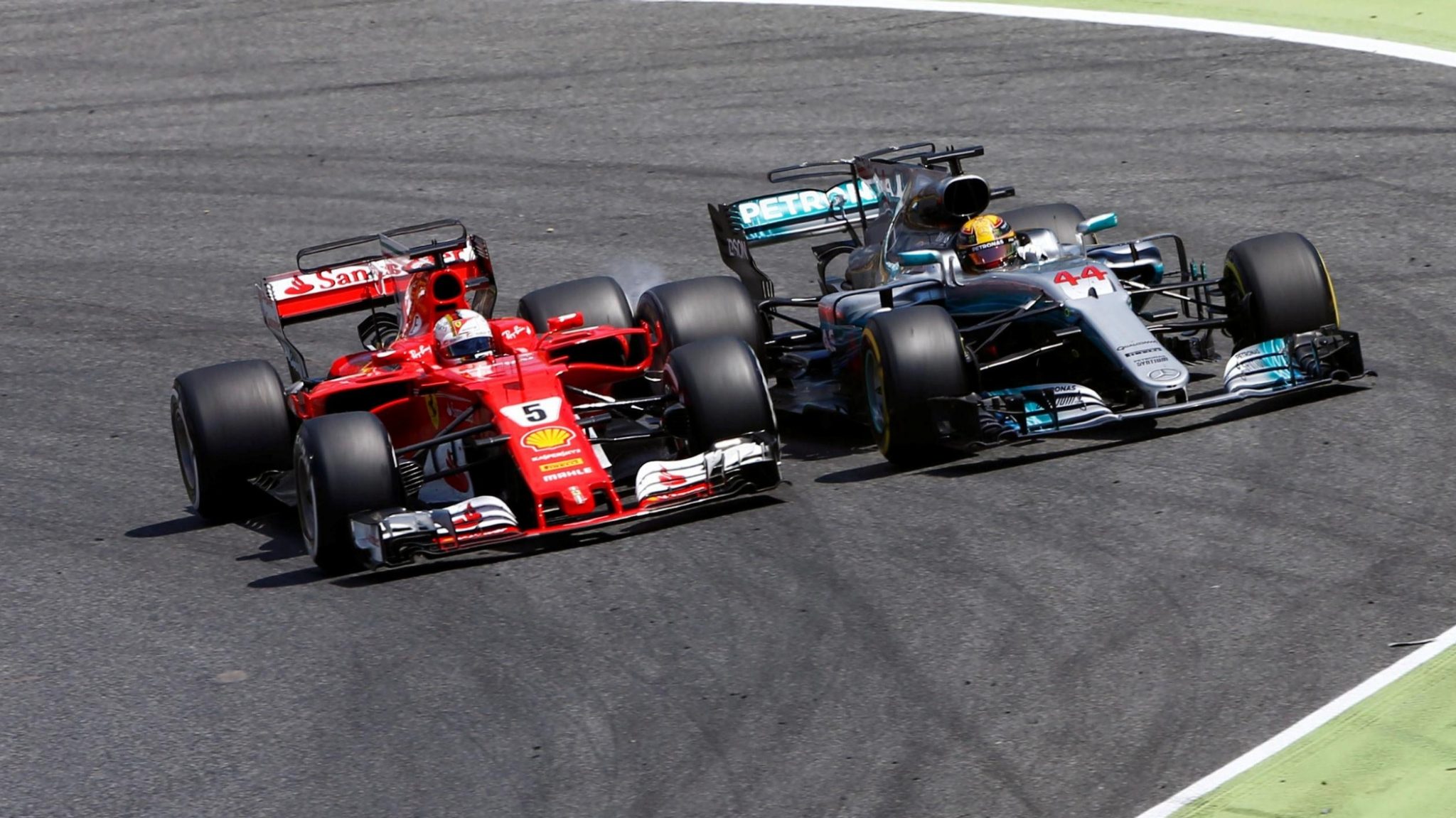 Hamilton vence a Vettel, aún líder de la F1, en Montmeló y se lleva el GP de España