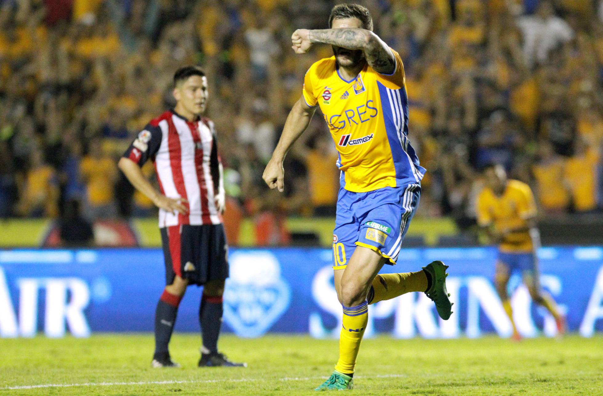 Gignac rescata a Tigres ante Chivas que deja ir una ventaja en la final de la Liga MX