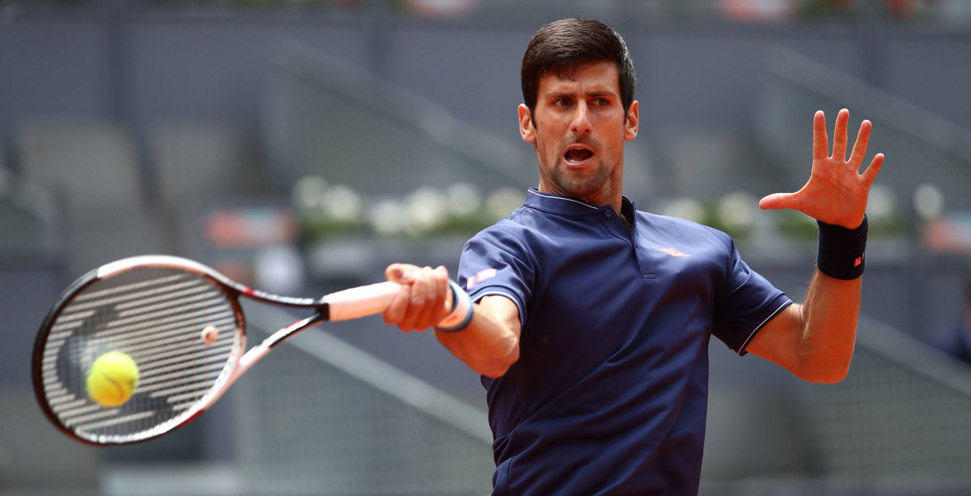 Novak Djokovic gana a Almagro, que lo pone a prueba en su retorno al Mutua Madrid Open