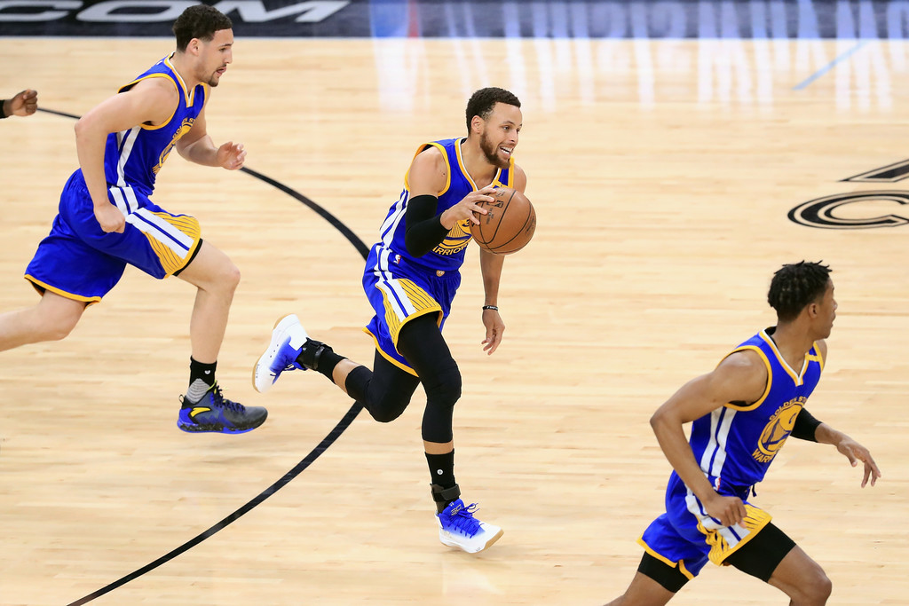Golden State Warriors arrasa con los San Antonio Spurs y son finalista de la NBA