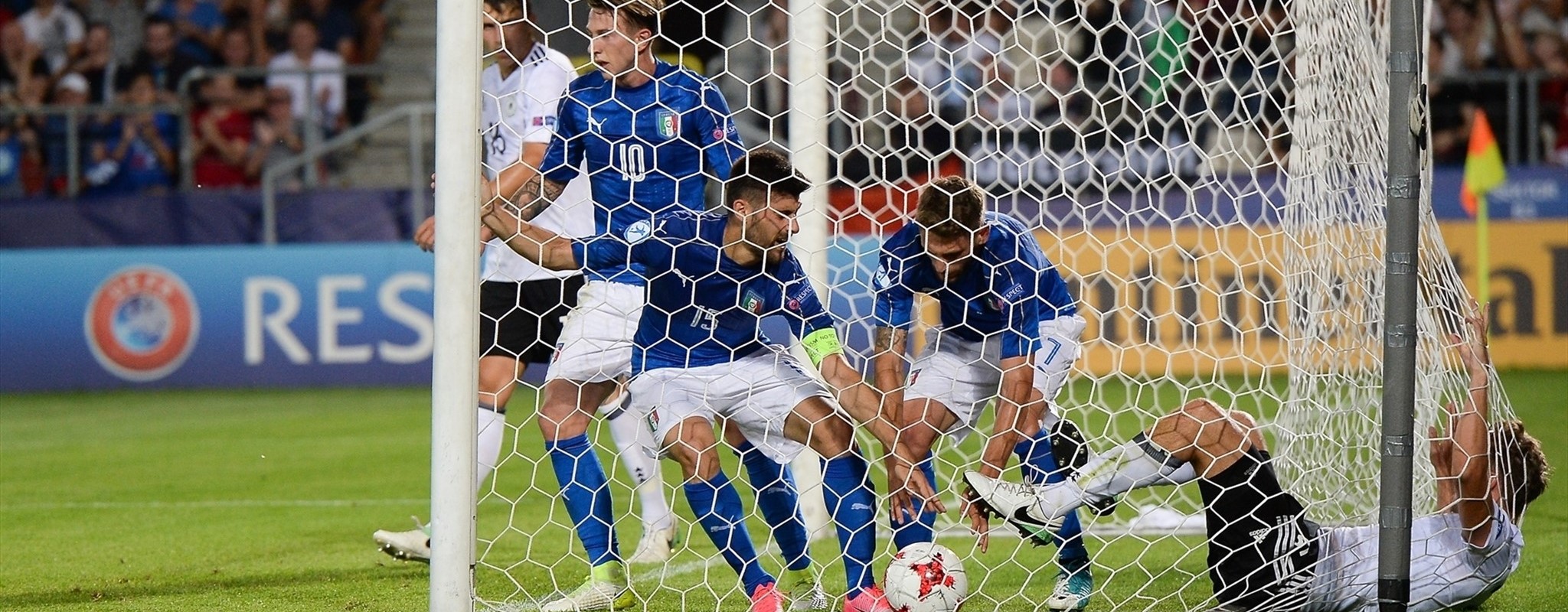 Alemania e Italia pasan a semifinales. Dinamarca rompe la ilusión checa al golearlos