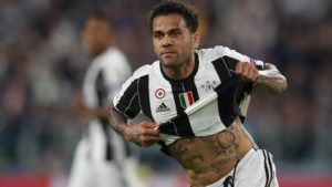 Dani Alves jugó en la Juventus pero no pudo levantar la Champions. Foto AFP