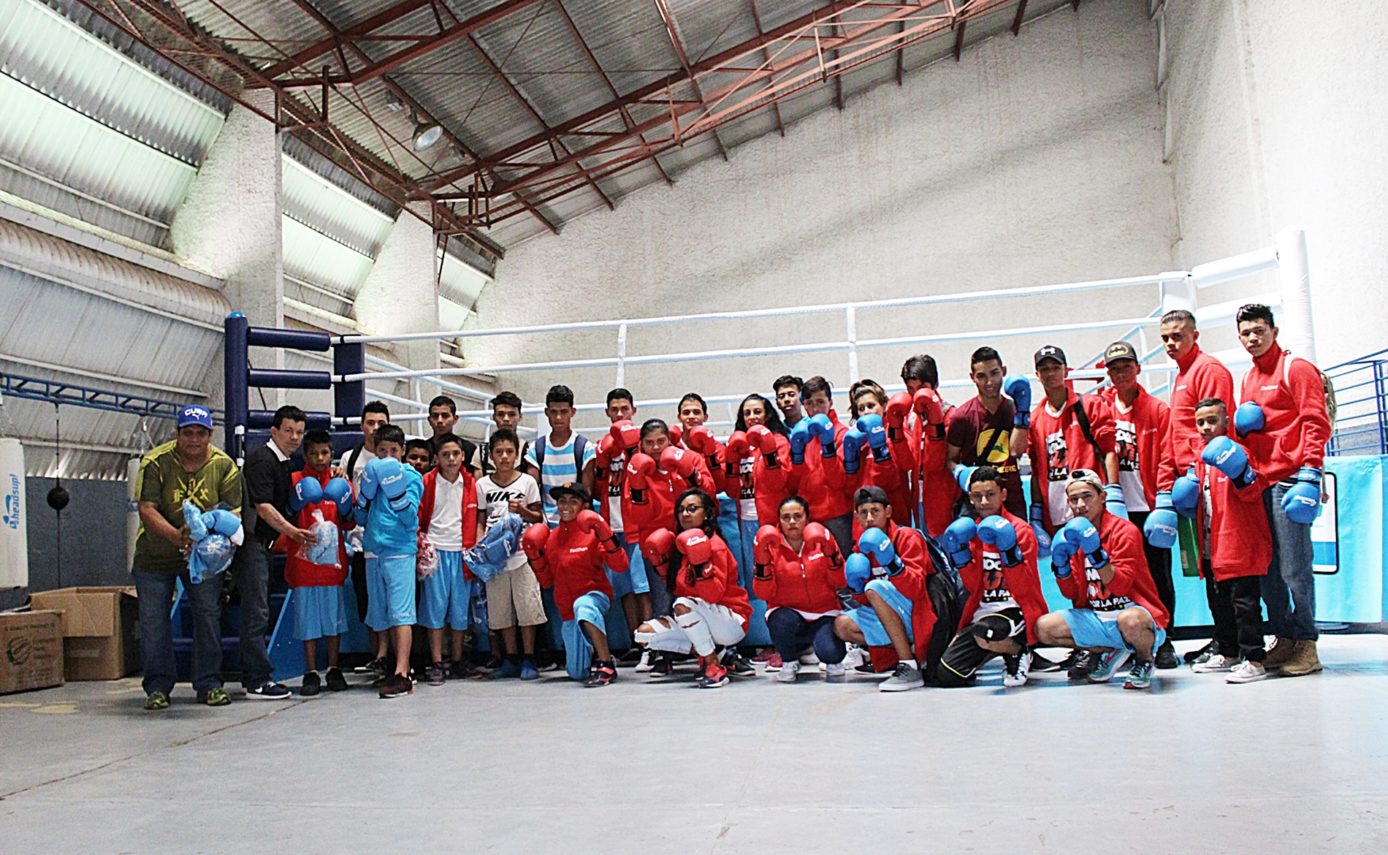 HeadsUp y Taishan hacen donación a Knockout Por La Paz en Tegucigalpa