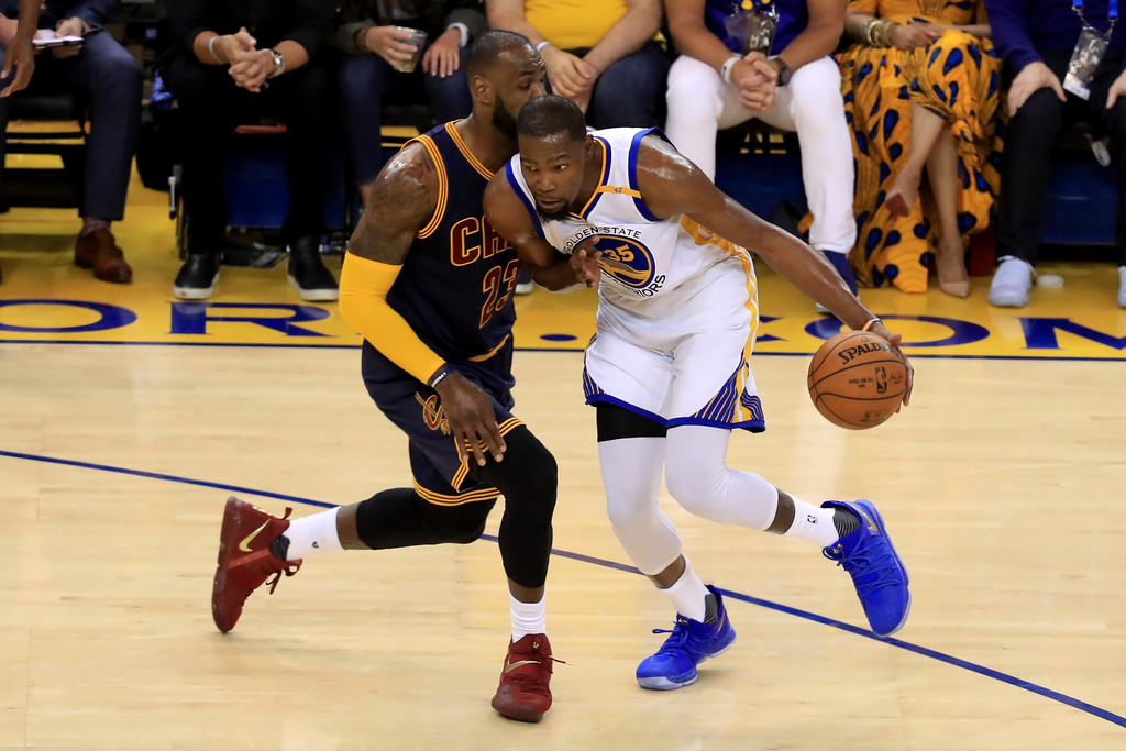 Con Durant y Curry intratables, Warriors comienzan ganando en la final de la NBA 