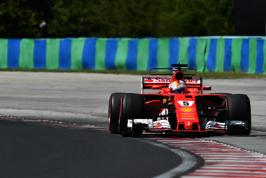 Ferrari hace ajustes y Vettel se queda con la 'pole' de Hungaroring