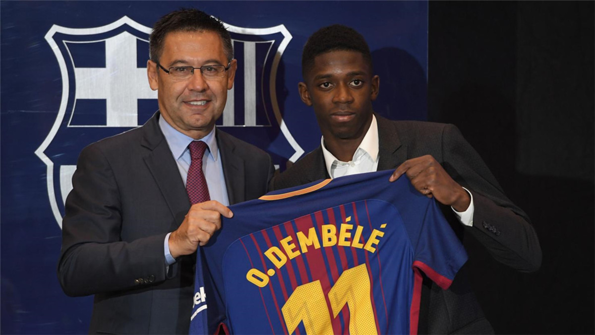 Dembélé, presentado con el FC Barcelona ante miles de aficionados