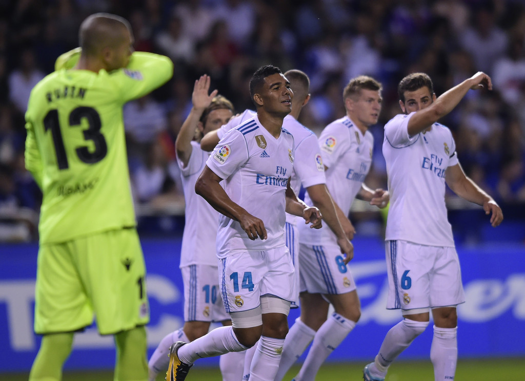 Real Madrid, sin sudar en exceso, vence a un luchador La Coruña