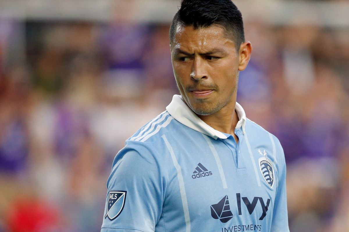 Roger Espinoza: brilla en la MLS pero ausente de la Bicolor catracha
