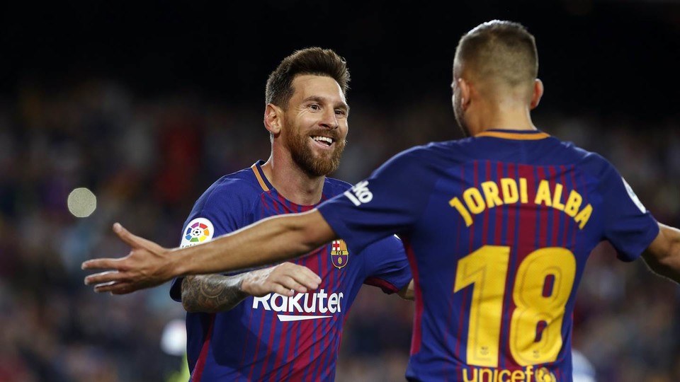 Liderato y goleada dirigida por Messi en el debut de Dembélé