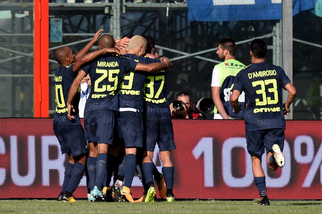 Inter vence al Crotone y sigue en lo alto de la Serie A