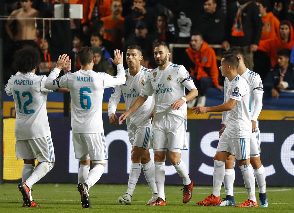 Benzema y Cristiano meten al Real Madrid en octavos de Champions