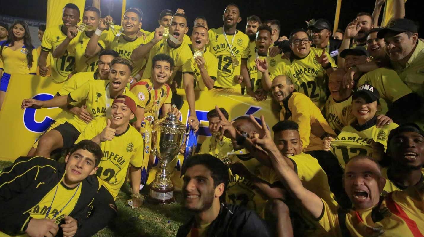 Real España se corona campeón de Honduras y se lleva la "12" a casa