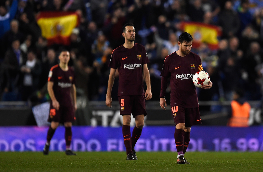Espanyol da el batacazo al Barcelona de Messi; Valencia saca renta mínima
