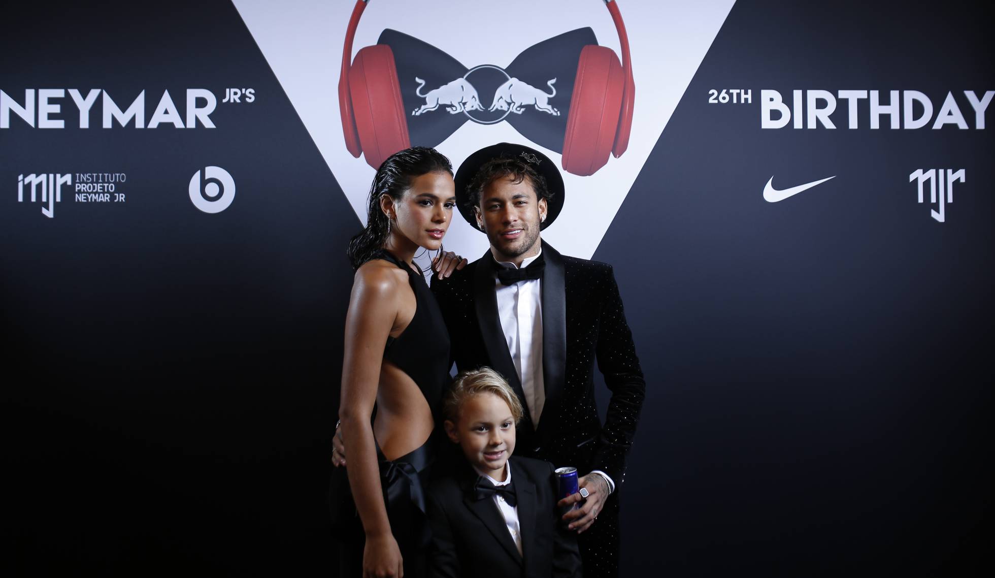 Neymar perseguido por la polémica ¡hasta por su fiesta de cumpleaños!
