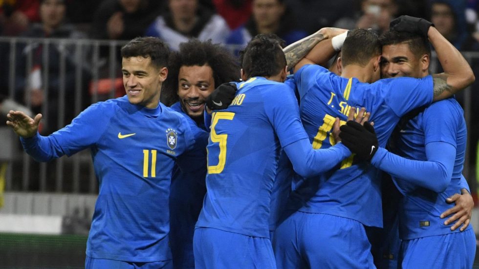 Brasil, sin Neymar, baila y golea a la anfitriona Rusia