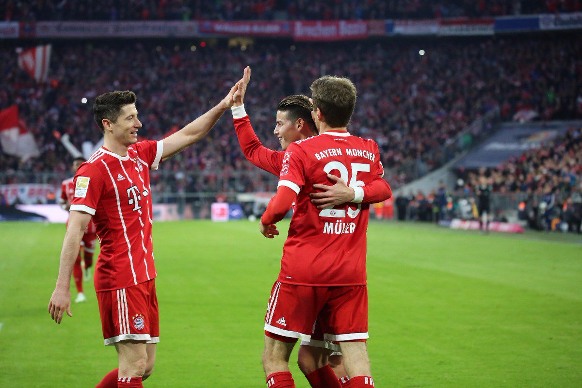 Bayern, con James en gran nivel, masacra al Dortmund