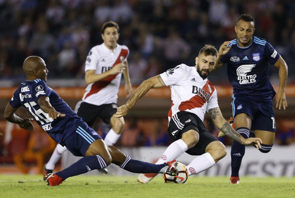 River asume control de su grupo, Peñarol renace en la Libertadores