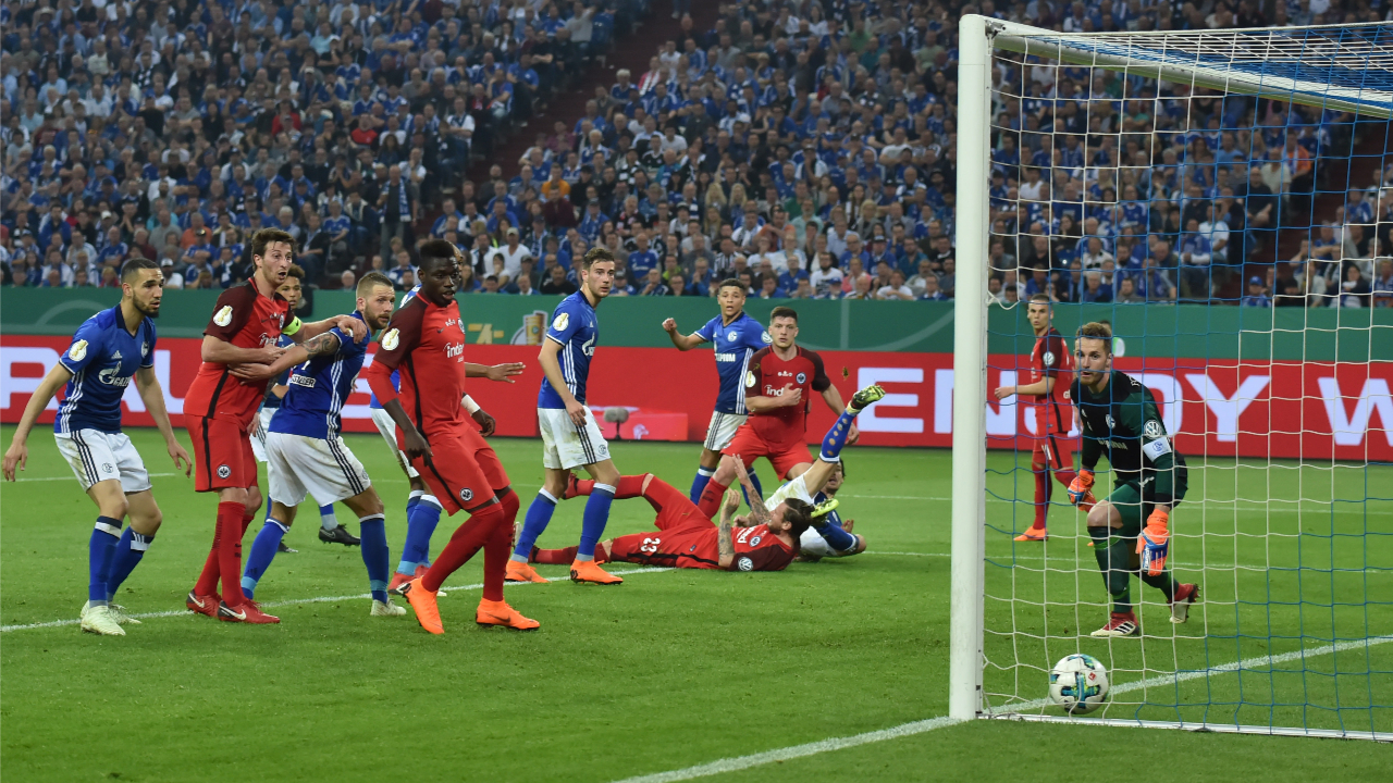 Batacazo del Eintracht Frankfurt de Marco Fabián al Schalke en la Pokal