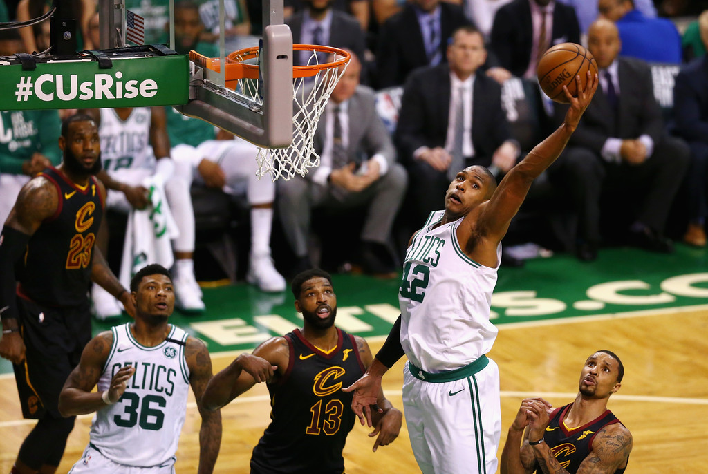 Los Celtics de Boston ganan y acarician la final de la NBA