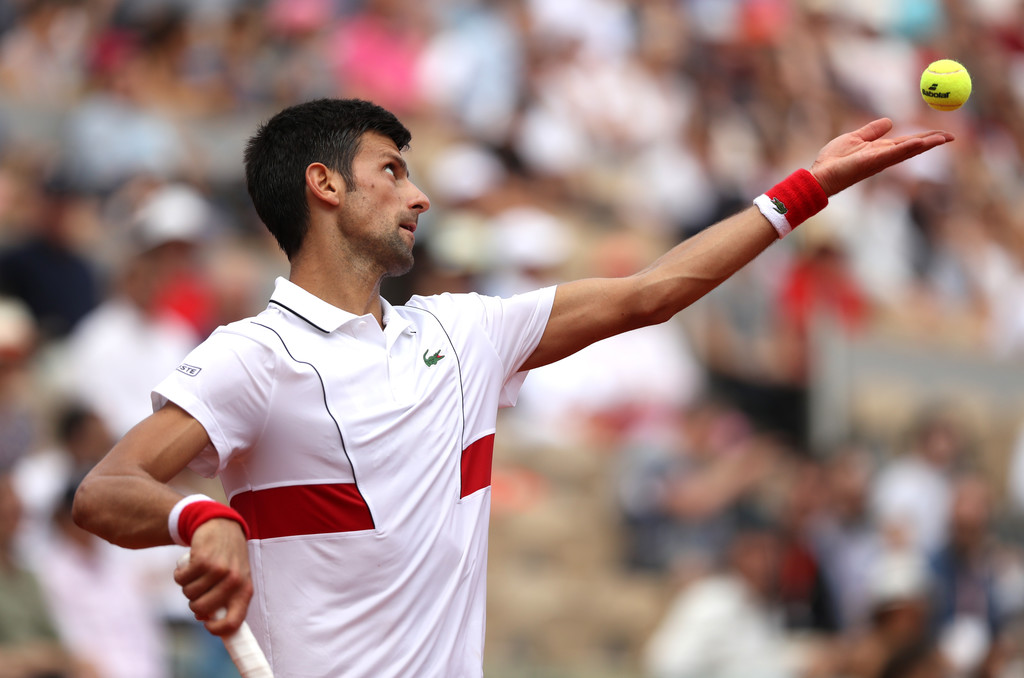 Djokovic cumple ante Munar y pasa a la tercera ronda de Garros