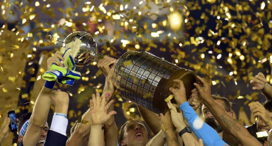 El sorteo de la Libertadores guarda Superclásico argentino hasta la final