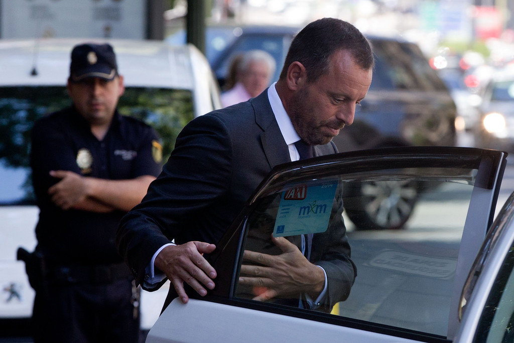 Justicia española envía a juicio por blanqueo al expresidente del Barcelona