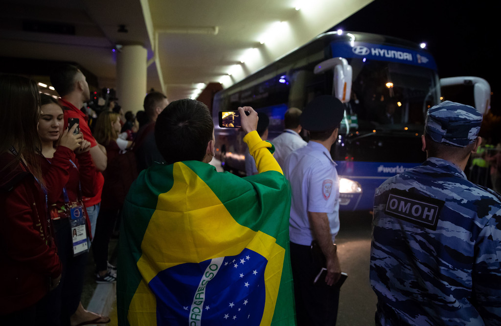 Brasil aterriza en Rusia soñando con su sexto título de campeón
