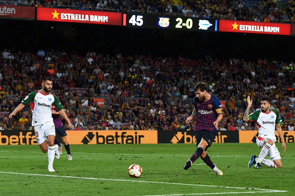 Messi encabeza goleada del Barcelona su inicial andar en LaLiga