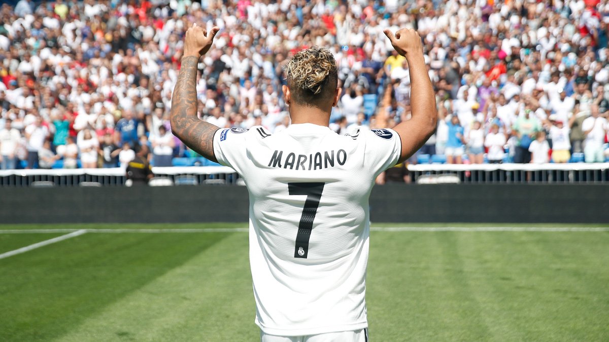 Mariano es presentado por el Real Madrid. Hereda el "7" de Cristiano Ronaldo