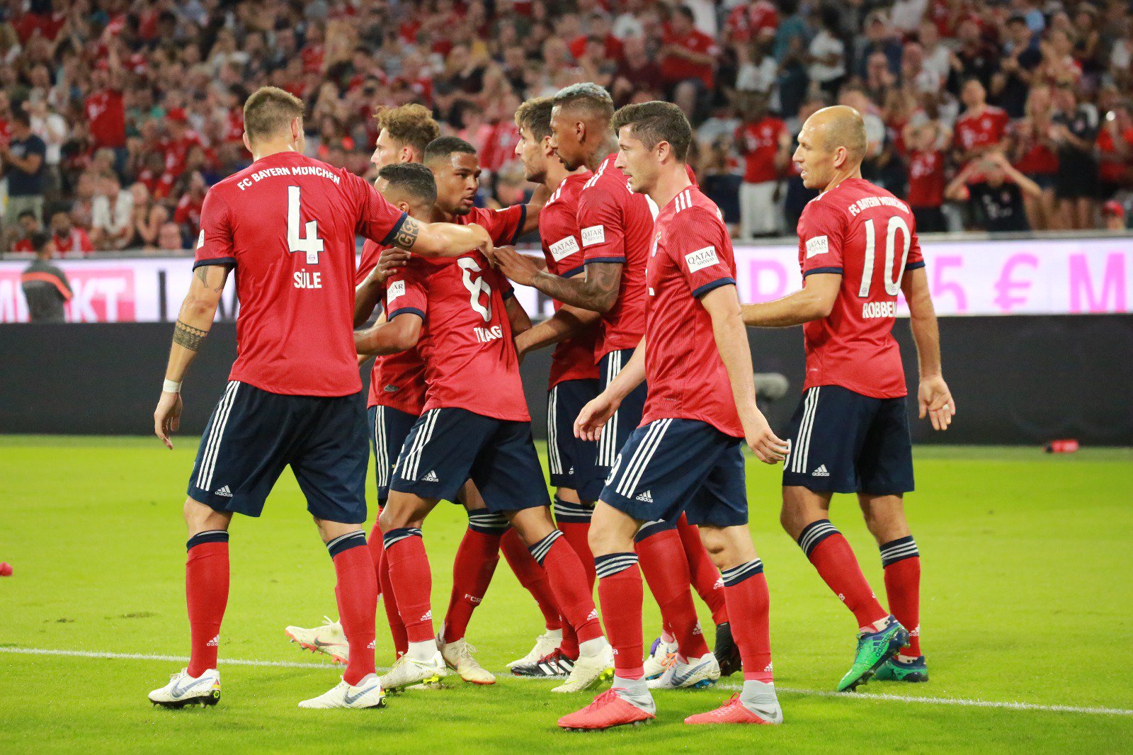 Bayern vence al United en su remozada Allianz Arena