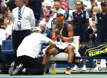 Rafael Nadal no pudo continuar por problemas en su rodilla derecha el cual lo dejaron al margen de la final del US Open. Foto Getty