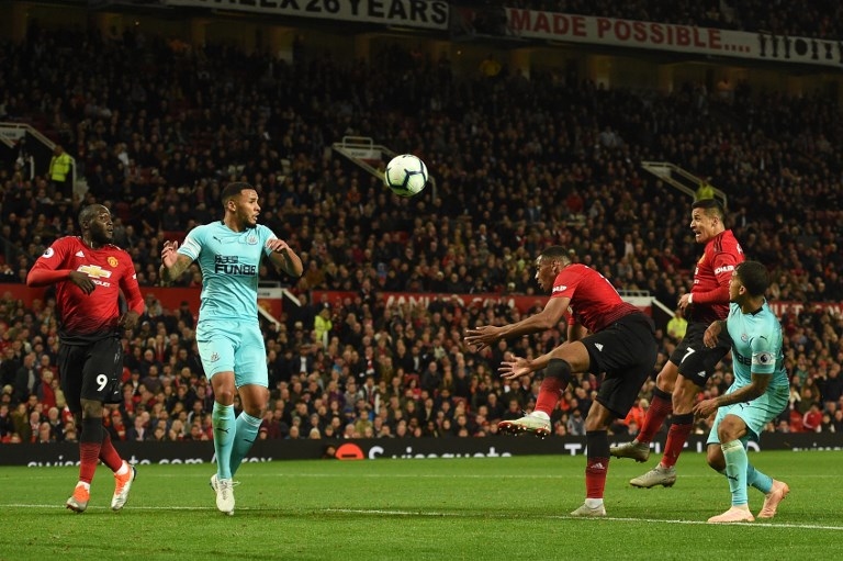El Manchester United de Mou salvado por Alexis al último minuto