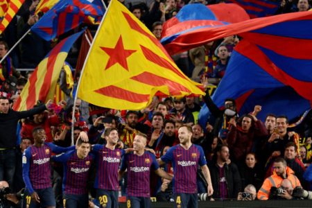 El Barcelona festeja uno de los goles del uruguayo Luis Suárez-Foto AFP