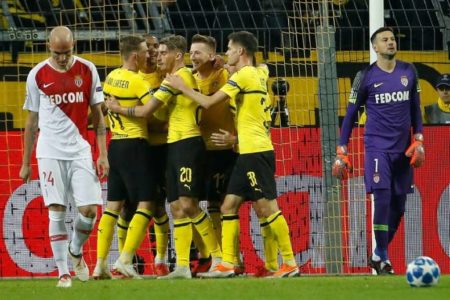 El Borussia Dortmund se llevó la victoria por 2-0 contra el Mónaco. Foto AFP