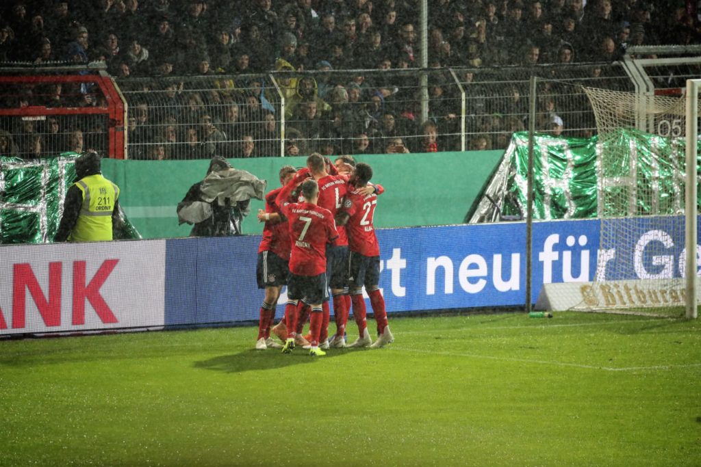 Celebración del FC Bayern al anotar el segundo gol en la Pokal. Foto FCB