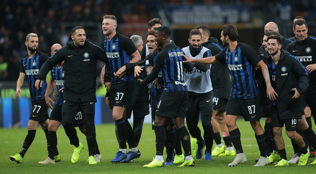 Inter gana derbi al Milan y sigue a la caza de Juve y Napoli