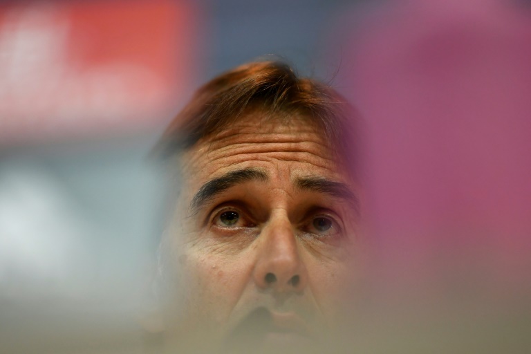 Lopetegui, nuevo entrenador del Sevilla por temporadas