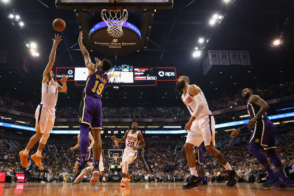 Lakers finalmente logra triunfo, Curry se luce, Raptors alarga invicto en NBA