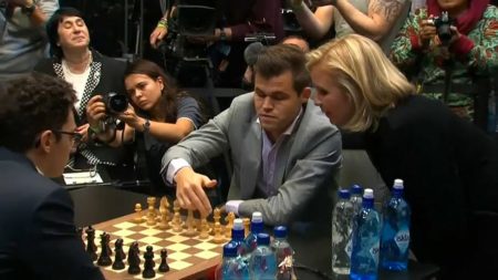 Thor Carlsen mantuvo título de campeón de ajedrez. Foto AP