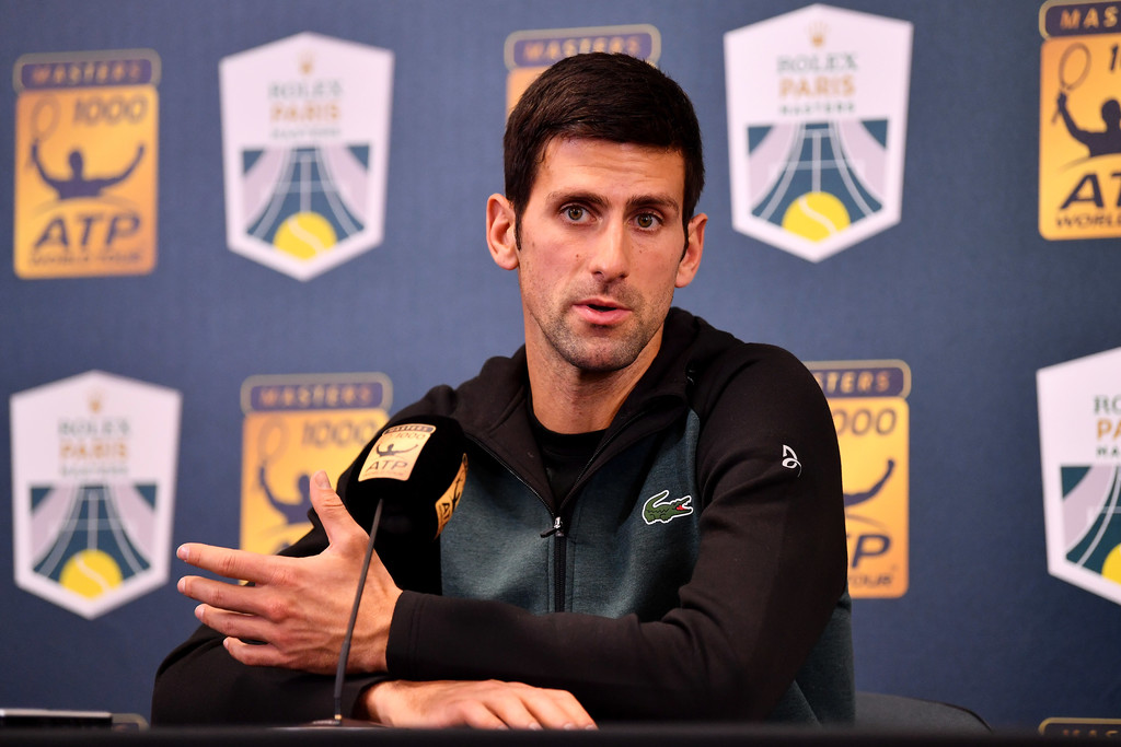 Djokovic regresa al número 1 pasando a cuartos en París-Bercy