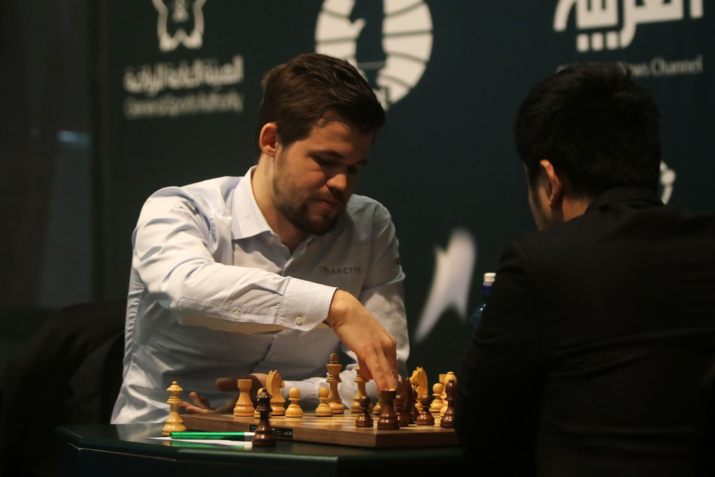 Magnus, "Thor" Carlsen, persigue su cuarto título mundial de ajedrez