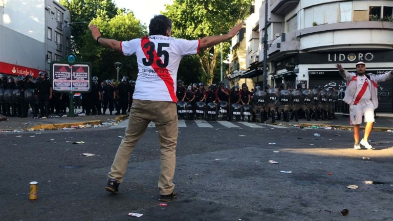 Pospuesto River-Boca por la Conmebol y FIFA debido a actos de violencia