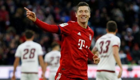 Robert Lewandowski anotó doblete con el Bayern. Foto AFP