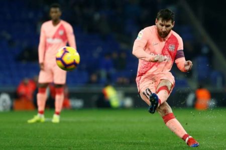 El Barcelona arrasó al Espanyol en otro partido histórico de Messi. Foto AFP