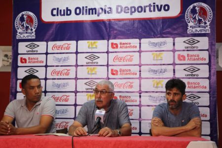 Manuel Keosseián durante la conferencia de prensa. Foto Diez