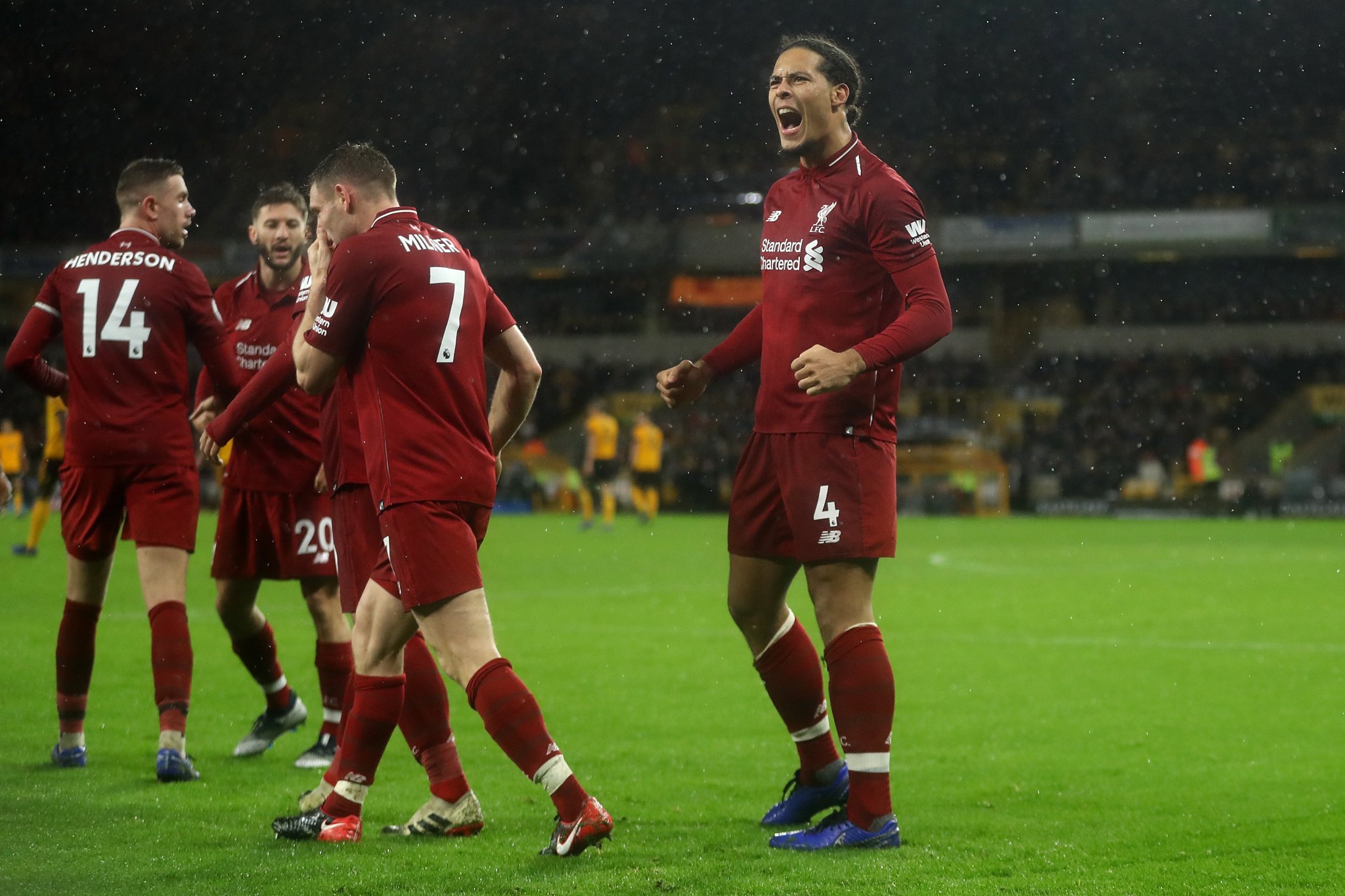 El Liverpool FC en modo "navideño" celebra victoria sobre los Wolves