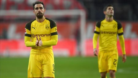 Paco Alcácer luce triste después de la derrota en casa del Fortuna en Düsseldorf