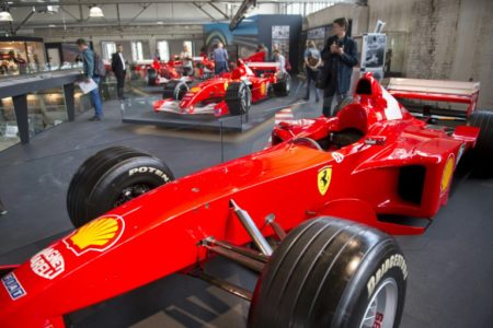 Unos bólidos de Ferrari de la colección privada de Michael Schumacher expuestos en el Motorworld de Colonia